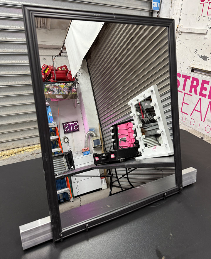 Standard square mirror